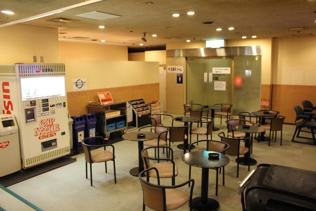 Capsule Hotel Asahi Plaza Shinsaibashi Осака Екстериор снимка