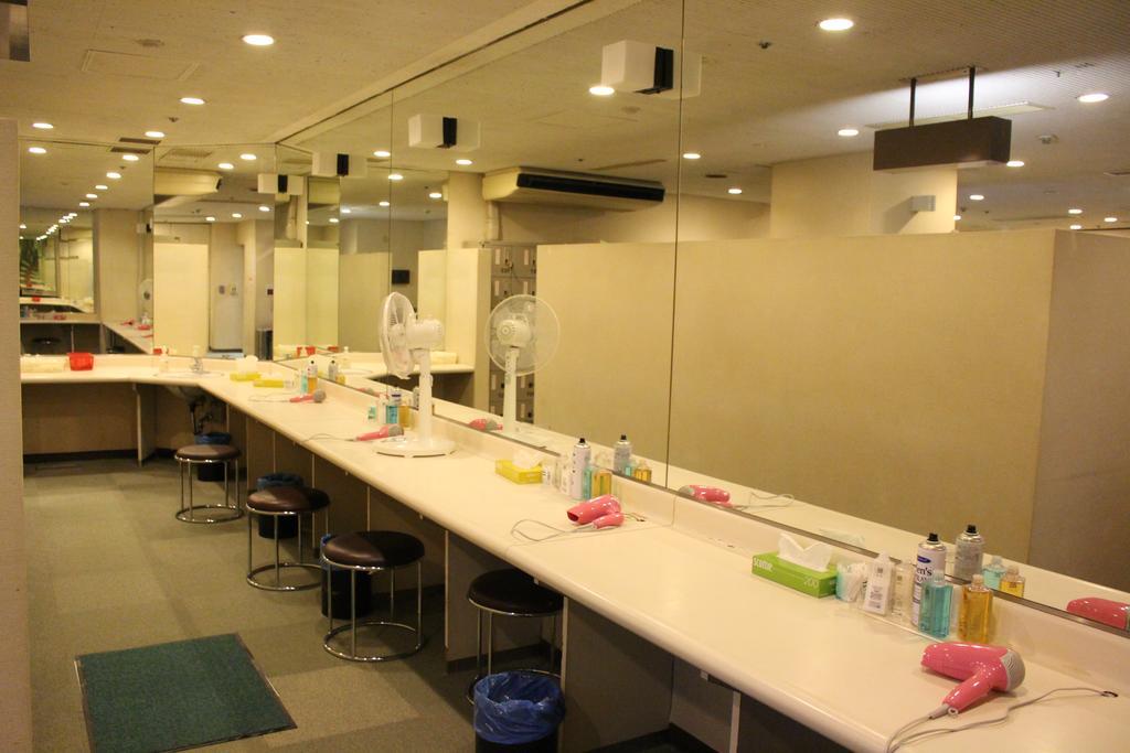 Capsule Hotel Asahi Plaza Shinsaibashi Осака Екстериор снимка