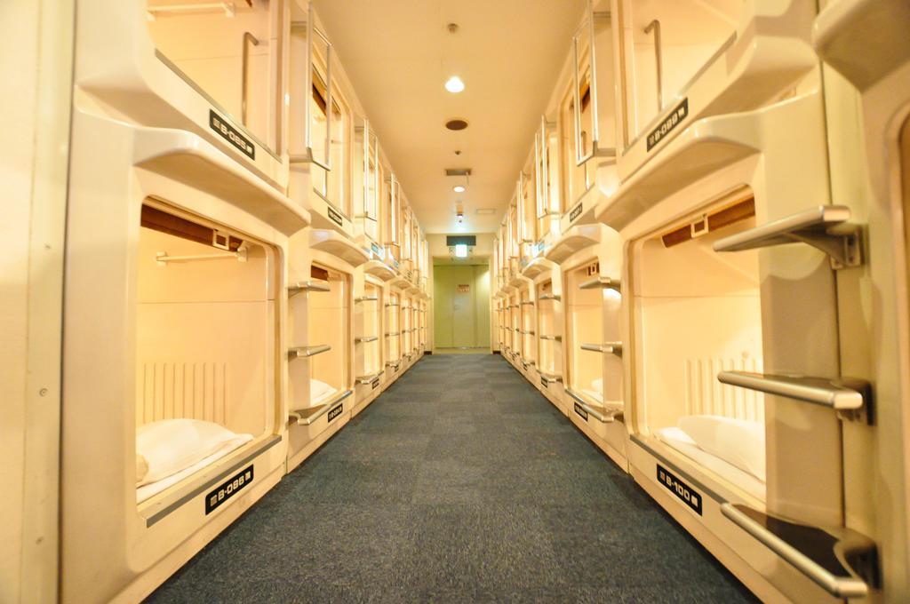 Capsule Hotel Asahi Plaza Shinsaibashi Осака Екстериор снимка
