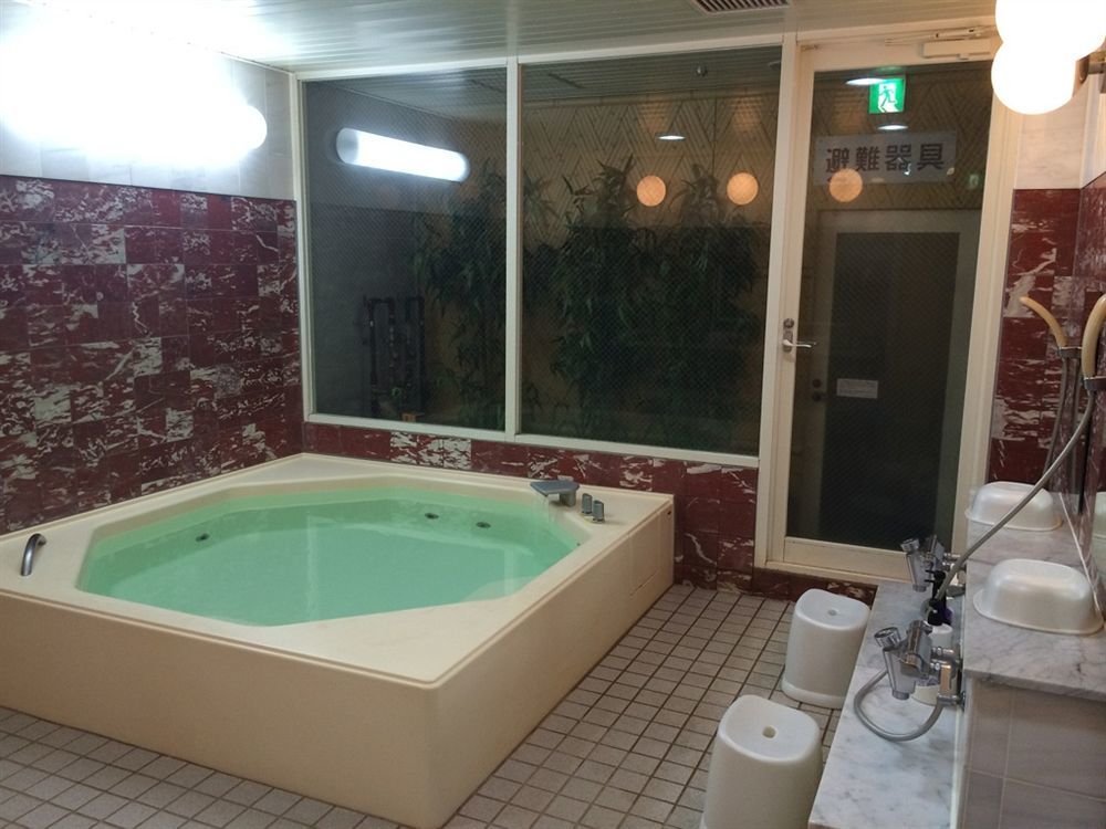 Capsule Hotel Asahi Plaza Shinsaibashi Осака Екстериор снимка