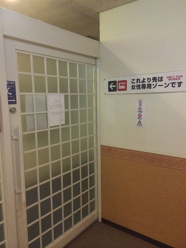 Capsule Hotel Asahi Plaza Shinsaibashi Осака Екстериор снимка