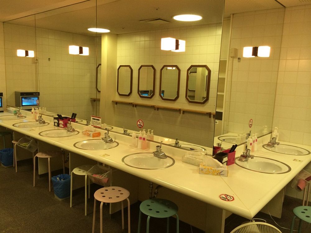 Capsule Hotel Asahi Plaza Shinsaibashi Осака Екстериор снимка