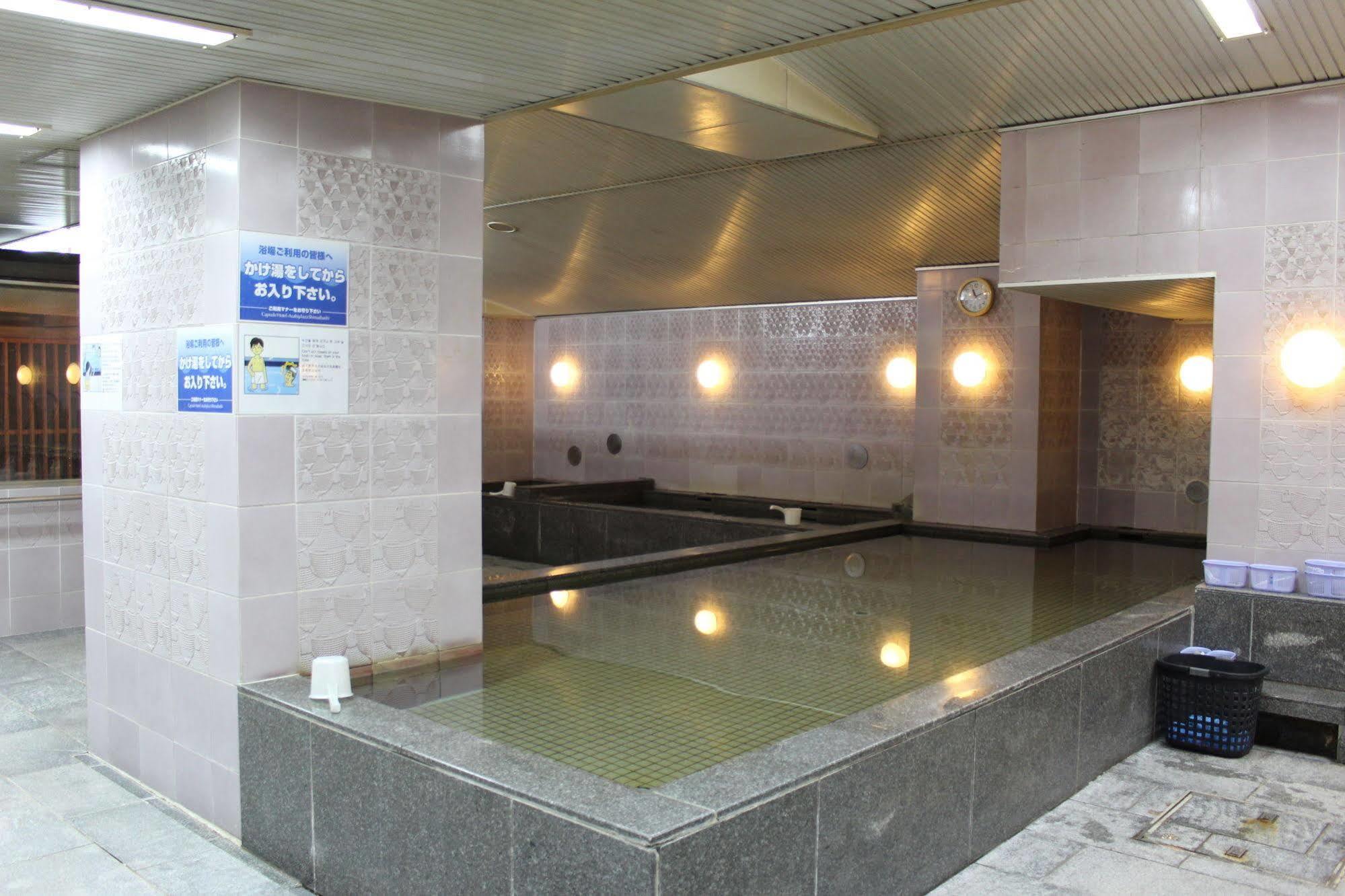 Capsule Hotel Asahi Plaza Shinsaibashi Осака Екстериор снимка