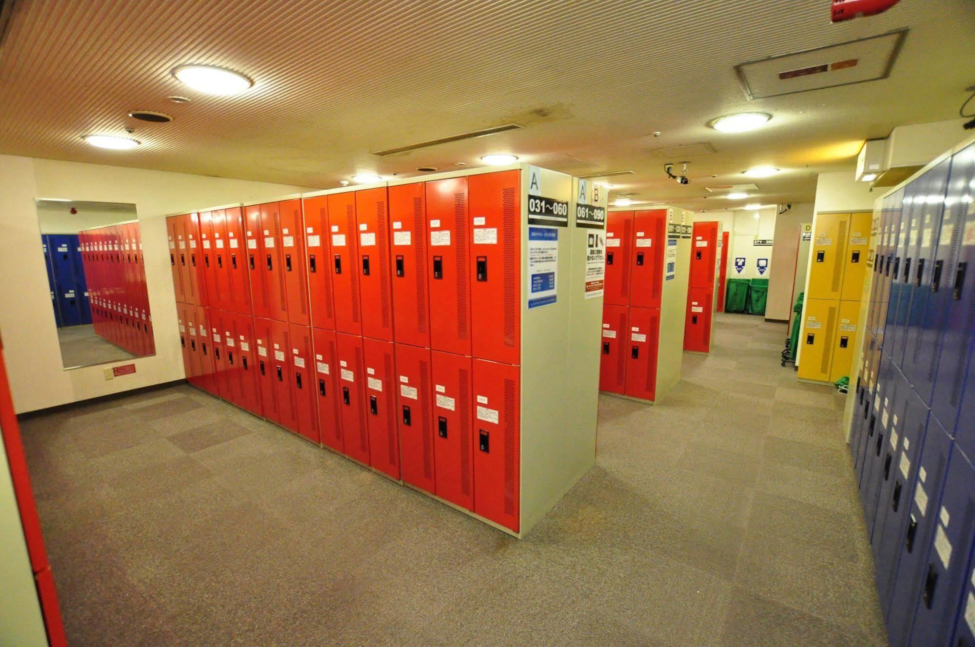 Capsule Hotel Asahi Plaza Shinsaibashi Осака Екстериор снимка