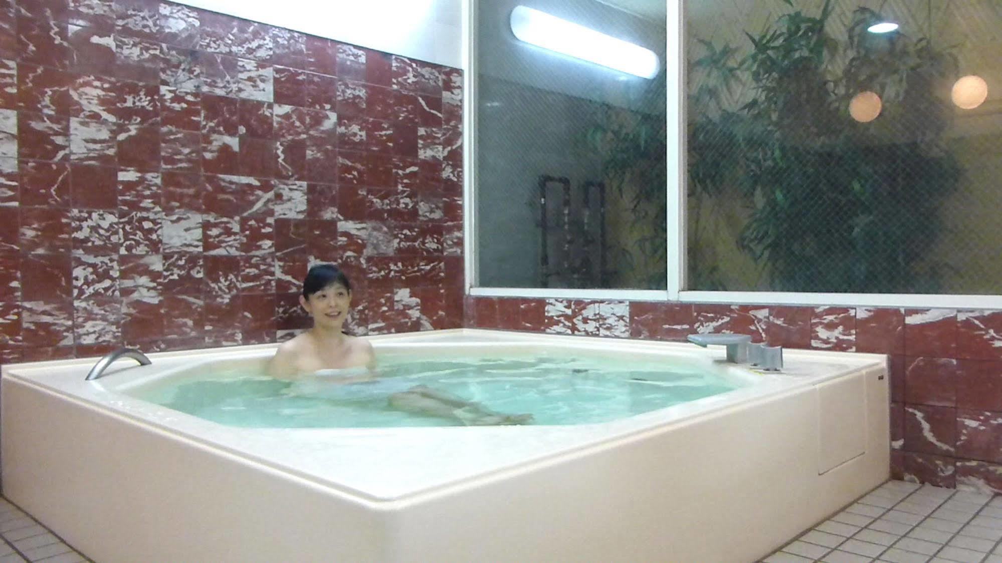 Capsule Hotel Asahi Plaza Shinsaibashi Осака Екстериор снимка