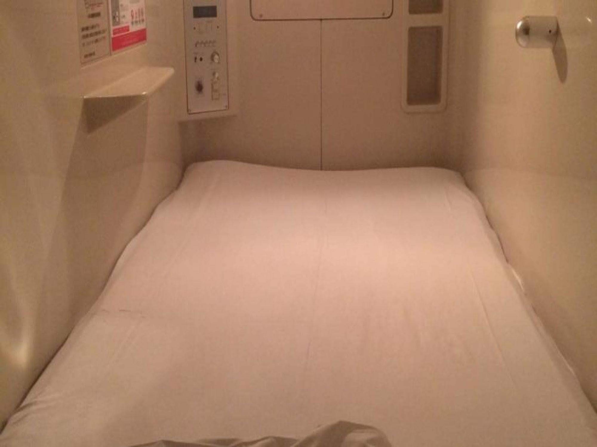 Capsule Hotel Asahi Plaza Shinsaibashi Осака Екстериор снимка