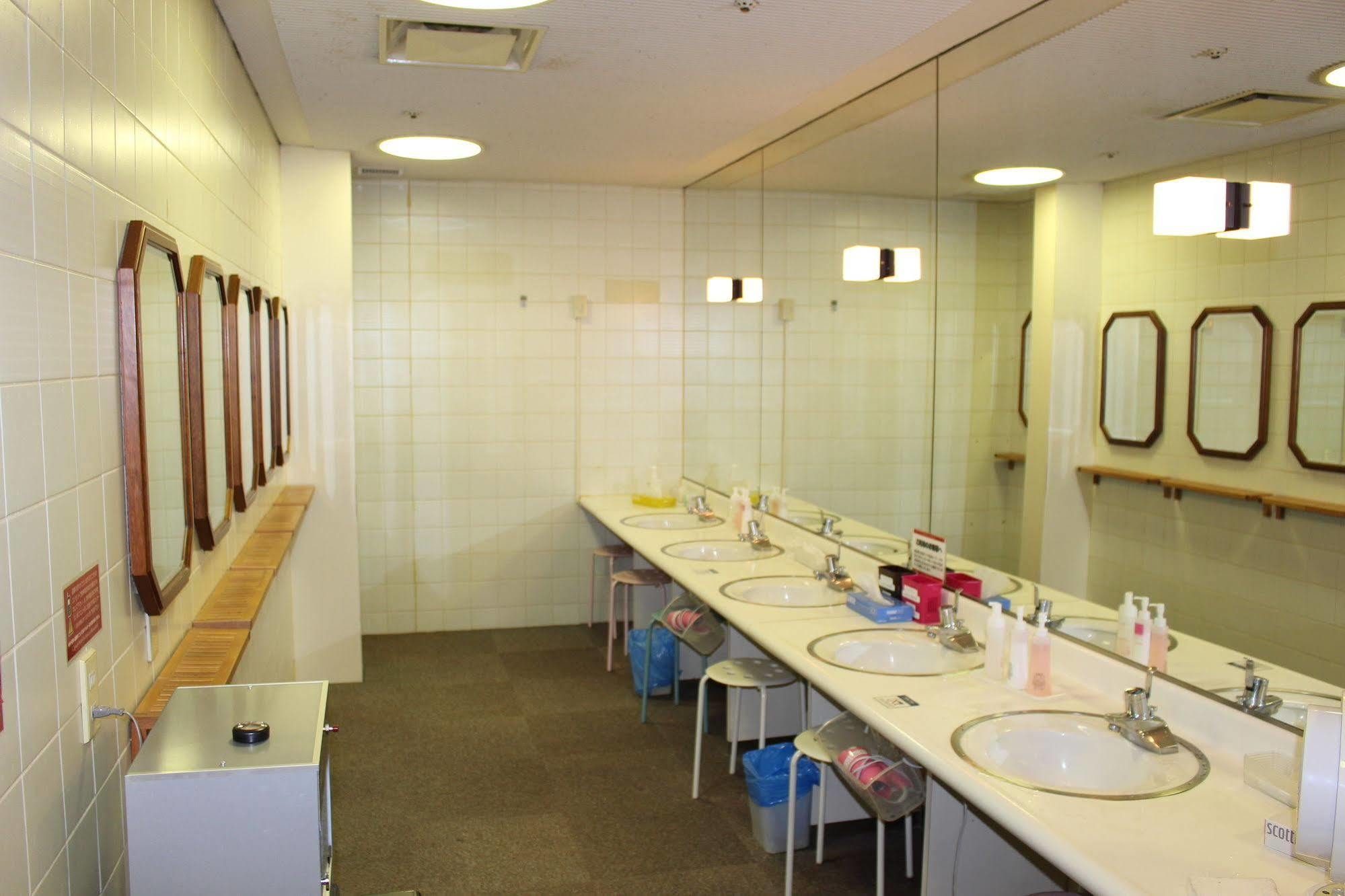 Capsule Hotel Asahi Plaza Shinsaibashi Осака Екстериор снимка
