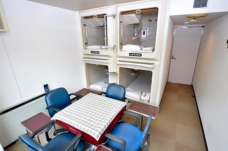 Capsule Hotel Asahi Plaza Shinsaibashi Осака Екстериор снимка
